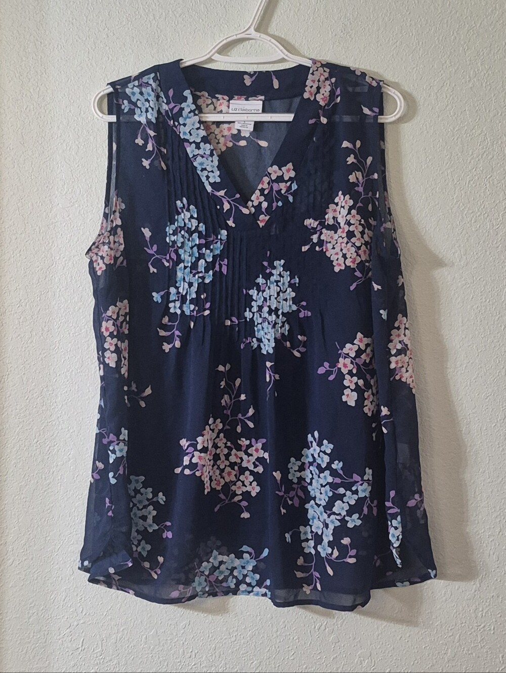 Liz Claiborne Navy Floral V-Neck Sleeveless Blouse